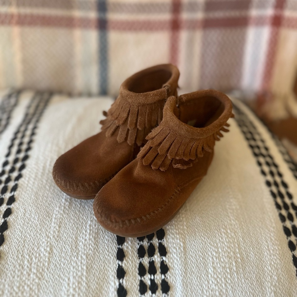 Minnetonka Brown Suede Fringe Moccasins